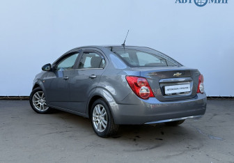 Подержанный автомобиль Chevrolet Aveo Sedan 2014 года (7 фото)
