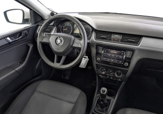 Подержанный автомобиль Skoda Rapid Liftback 2018 года (25 фото)