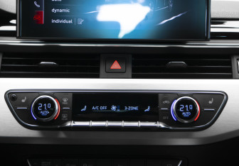 Подержанный автомобиль Audi A4 Sedan 2021 года (20 фото)
