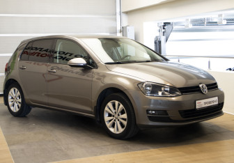 Подержанный автомобиль Volkswagen Golf Hatchback 2013 года (3 фото)