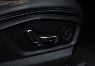 Подержанный автомобиль Audi Q8 2019 года (10 фото)