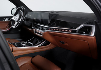 Подержанный автомобиль BMW X7 2022 года (9 фото)