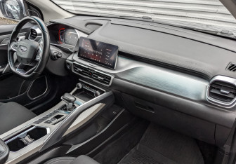 Подержанный автомобиль Geely Coolray 2022 года (13 фото)