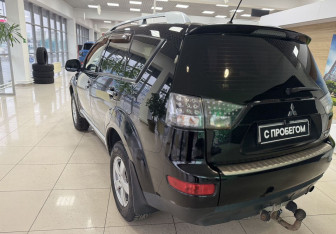 Подержанный автомобиль Mitsubishi Outlander 2007 года (7 фото)