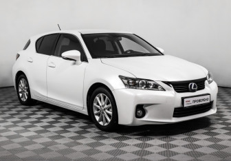 Подержанный автомобиль Lexus CT 2013 года (3 фото)