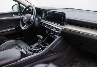 Подержанный автомобиль Kia K5 2020 года (11 фото)
