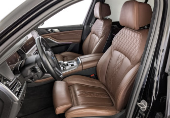 Подержанный автомобиль BMW X7 2021 года (20 фото)