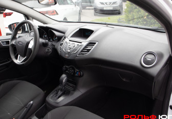 Подержанный автомобиль Ford Fiesta Sedan 2016 года (7 фото)