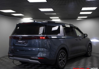 Подержанный автомобиль Kia Carnival 2020 года (23 фото)