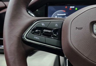 Подержанный автомобиль Geely Monjaro 2023 года (27 фото)