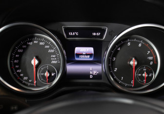 Подержанный автомобиль Mercedes-Benz GLE 2015 года (12 фото)