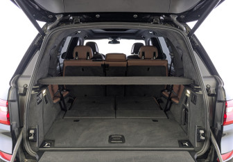 Подержанный автомобиль BMW X7 2021 года (10 фото)