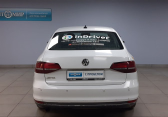 Подержанный автомобиль Volkswagen Jetta Sedan 2018 года (6 фото)