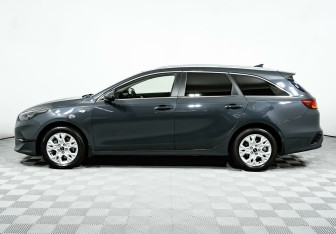 Подержанный автомобиль Kia Ceed Wagon 2022 года (3 фото)