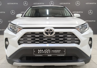 Подержанный автомобиль Toyota RAV4 2021 года (2 фото)