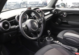 Подержанный автомобиль MINI Hatch 2020 года (13 фото)
