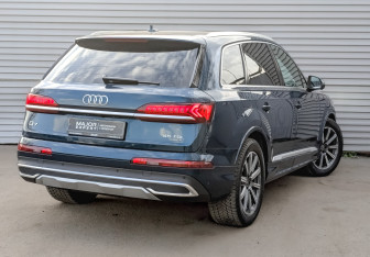 Подержанный автомобиль Audi Q7 2022 года (5 фото)
