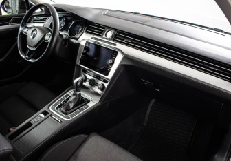 Подержанный автомобиль Volkswagen Passat Sedan 2017 года (10 фото)