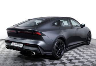 Подержанный автомобиль Changan UNI-V 2024 года (5 фото)