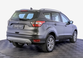 Подержанный автомобиль Ford Kuga 2018 года (5 фото)