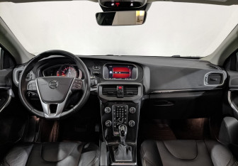 Подержанный автомобиль Volvo V40 Hatchback 2019 года (14 фото)