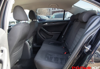 Подержанный автомобиль Volkswagen Jetta Sedan 2018 года (8 фото)
