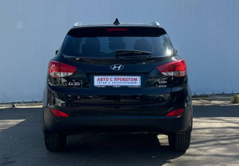 Подержанный автомобиль Hyundai ix35 2014 года (6 фото)