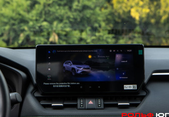 Подержанный автомобиль Toyota RAV4 2025 года (13 фото)