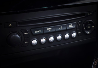 Подержанный автомобиль Citroen DS3 Hatchback 2010 года (19 фото)