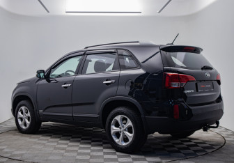 Подержанный автомобиль Kia Sorento 2017 года (3 фото)