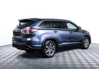 Подержанный автомобиль Toyota Highlander 2014 года (5 фото)