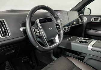 Подержанный автомобиль LiXiang L9 2023 года (9 фото)