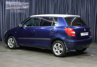 Подержанный автомобиль Skoda Fabia Hatchback 2010 года (7 фото)