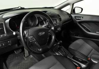 Подержанный автомобиль Kia Cerato Sedan 2015 года (10 фото)