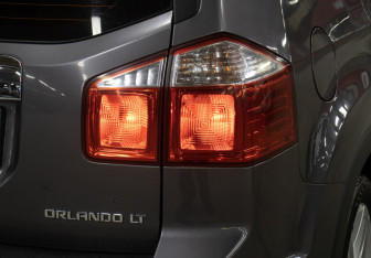 Подержанный автомобиль Chevrolet Orlando 2011 года (22 фото)