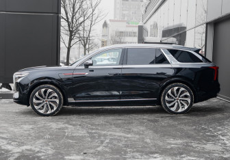 Подержанный автомобиль Hongqi E-HS9 2023 года (8 фото)