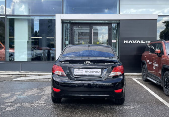 Подержанный автомобиль Hyundai Solaris Sedan 2013 года (6 фото)