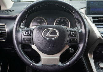 Подержанный автомобиль Lexus NX 2015 года (14 фото)