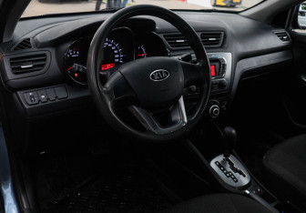 Подержанный автомобиль Kia Rio Hatchback 2012 года (12 фото)