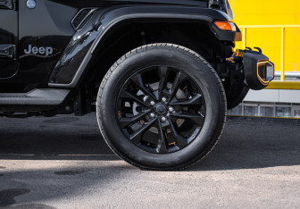 Подержанный автомобиль Jeep Wrangler 2025 года (14 фото)