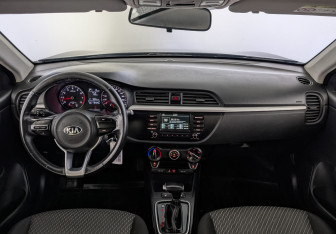 Подержанный автомобиль Kia Rio Hatchback 2020 года (13 фото)