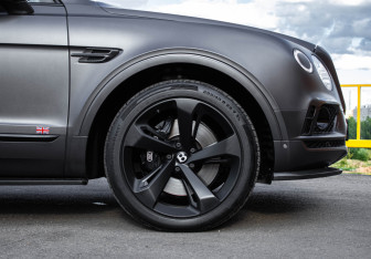 Подержанный автомобиль Bentley Bentayga 2016 года (13 фото)
