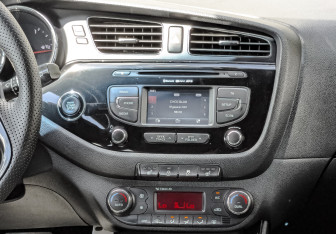Подержанный автомобиль Kia Ceed Hatchback 2013 года (17 фото)