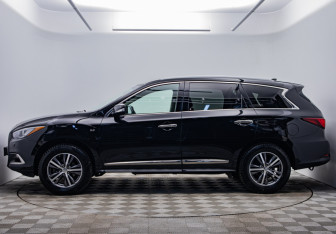 Подержанный автомобиль Infiniti QX60 2017 года (8 фото)