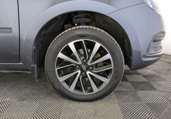 Подержанный автомобиль LADA (ВАЗ) Granta Liftback 2024 года (12 фото)