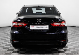 Подержанный автомобиль Toyota Camry Sedan 2021 года (6 фото)