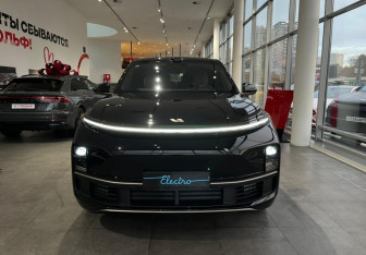 Новый LiXiang L9 2025 (2 фото)