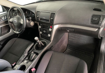 Подержанный автомобиль Subaru Outback Wagon 2007 года (9 фото)