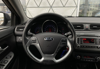 Подержанный автомобиль Kia Rio Sedan 2016 года (14 фото)