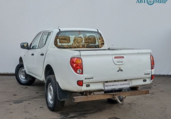 Подержанный автомобиль Mitsubishi L200 2013 года (7 фото)
